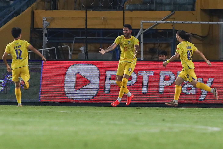 CLB Hà Nội thua Sông Lam Nghệ An 1-4, chưa biết mùi thắng ở V-League 2026 - 2027 - Ảnh 1.