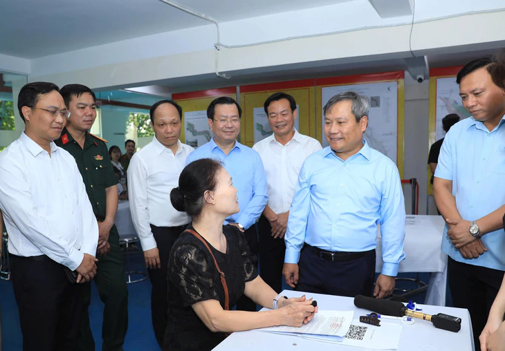 Chủ tịch Hà Nội: Sẽ tiếp tục nghiên cứu, tính toán cụ thể với những khu dân cư hiện hữu dọc sông Hồng - Ảnh 1.