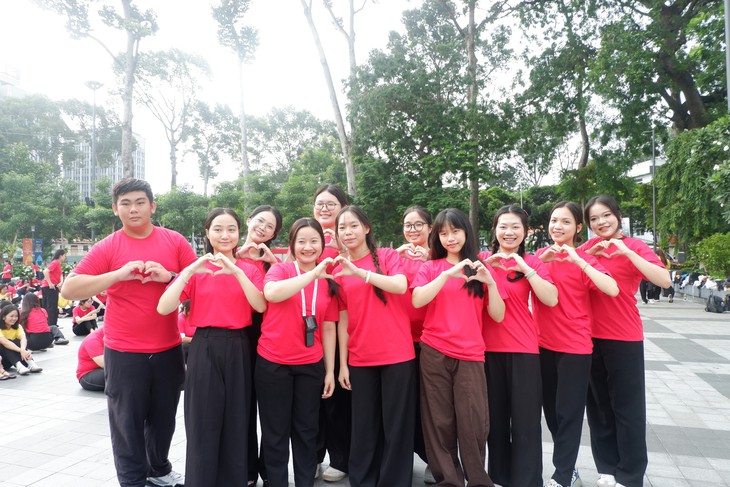 Ngọn lửa yêu nước được trao truyền từ những việc làm nhỏ - Ảnh 8.