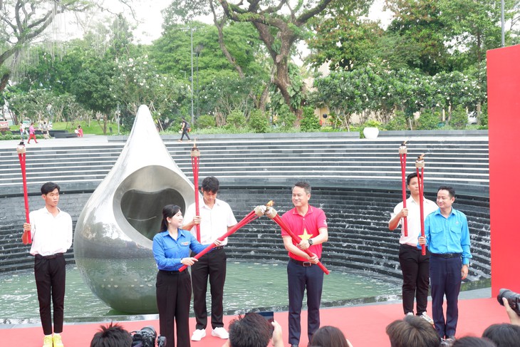 Ngọn lửa yêu nước được trao truyền từ những việc làm nhỏ - Ảnh 10.