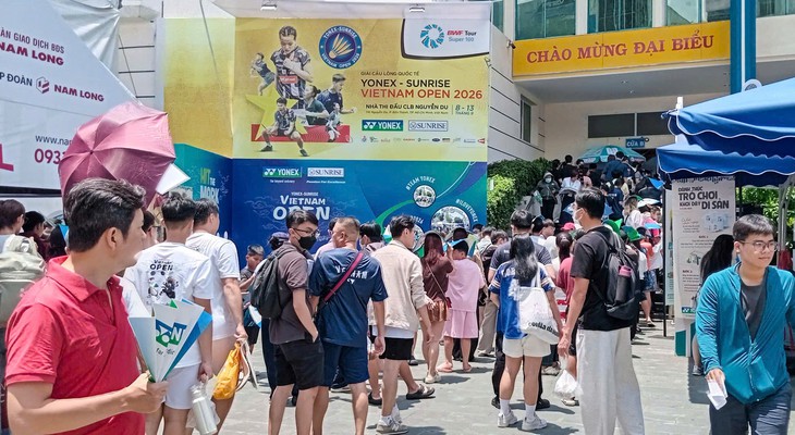 Người hâm mộ xếp hàng dài xem chung kết Vietnam Open 2026 - Ảnh 1.