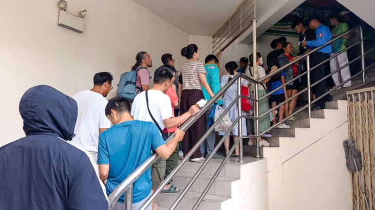 Người hâm mộ xếp hàng dài xem chung kết Vietnam Open 2026 - Ảnh 2.