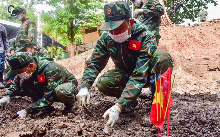 Hiện trạng mới nhất 3 rãnh mộ đang tìm hài cốt liệt sĩ ở công viên Lê Thị Riêng - Ảnh 6.