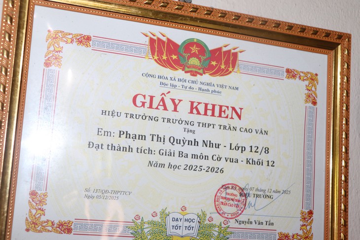 Rời trại mồ côi về nhặt ve chai cùng ngoại, nay Như đậu Đại học Huế - Ảnh 9.