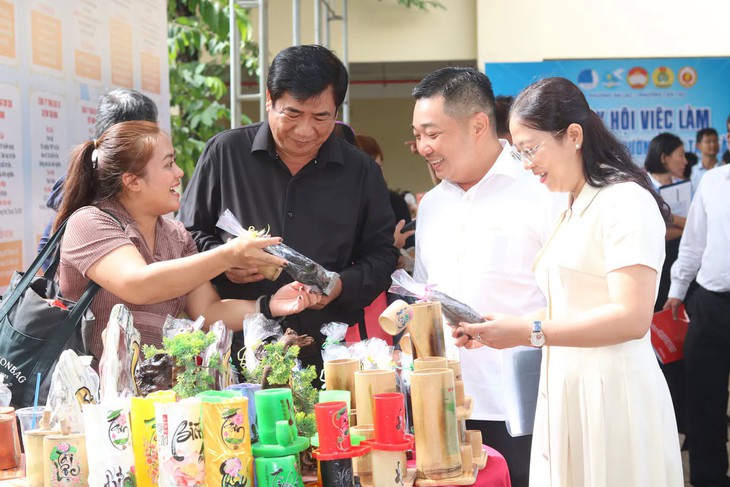 Tuổi trẻ TP.HCM tiên phong chuyển đổi số, kiến tạo những không gian sống xanh và an toàn - Ảnh 1.