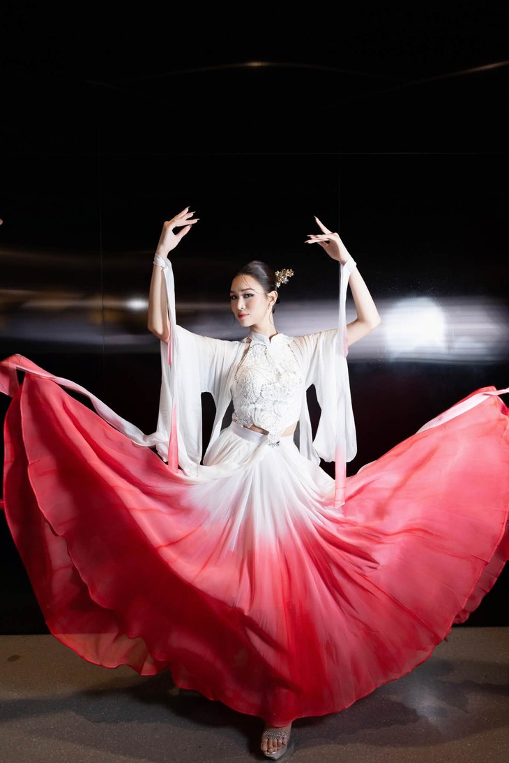 Minh Anh mang mùa bướm Cúc Phương lên sân khấu Miss International Queen - Ảnh 3.
