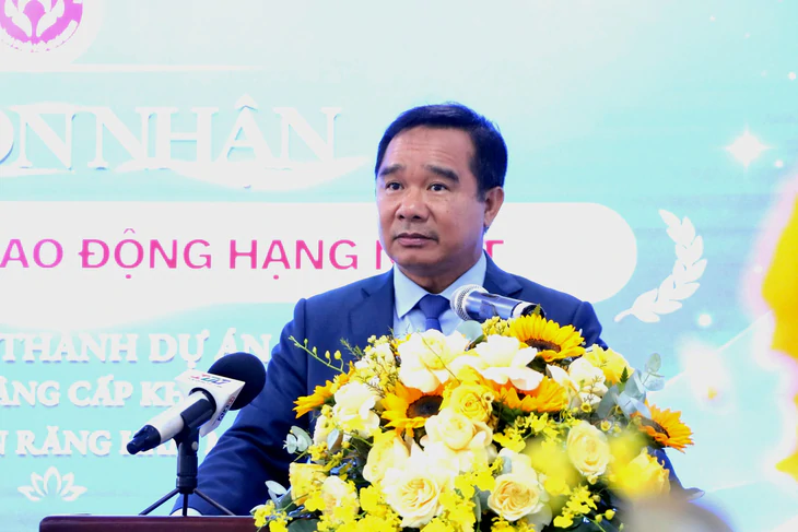 Chủ tịch UBND TP.HCM: Máy móc hiện đại đến đâu cũng không thay thế được người thầy thuốc - Ảnh 1.