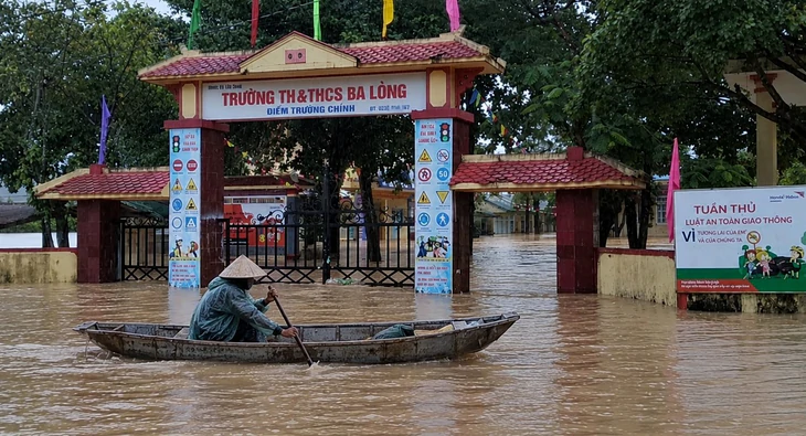 Nơi nào có ngập lụt hoặc sạt lở, học sinh Quảng Trị có thể nghỉ học - Ảnh 1.