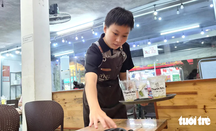 Rời trại mồ côi về nhặt ve chai cùng ngoại, nay Như đậu Đại học Huế - Ảnh 1.