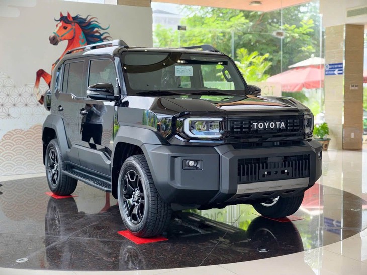 Đắt gần gấp đôi, Toyota Land Cruiser FJ vẫn bán chạy hơn Suzuki Jimny ở Việt Nam - Ảnh 1.