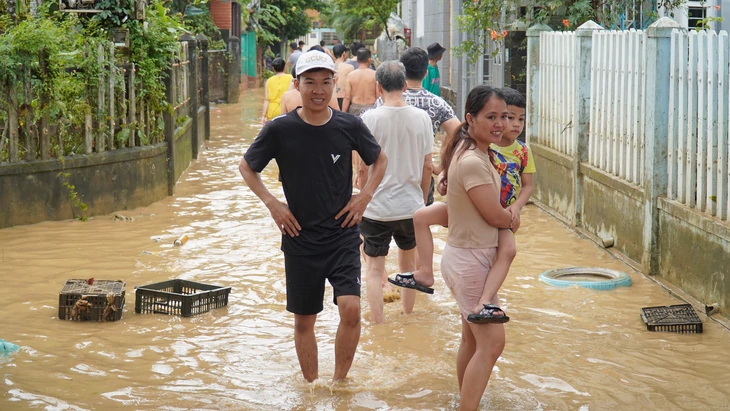 Mưa lớn đang dịch chuyển ra phía Bắc Đà Nẵng - Ảnh 2.