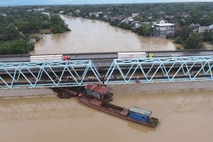 Hoàn lưu áp thấp nhiệt đới gây mưa lớn từ Hà Tĩnh ra đồng bằng Bắc Bộ, có nơi trên 500mm - Ảnh 2.