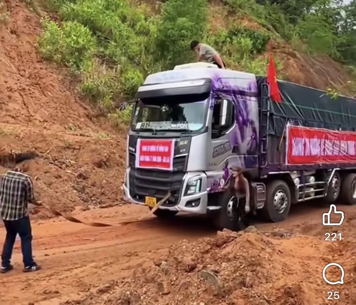 Nữ lái xe có - Ảnh 2.