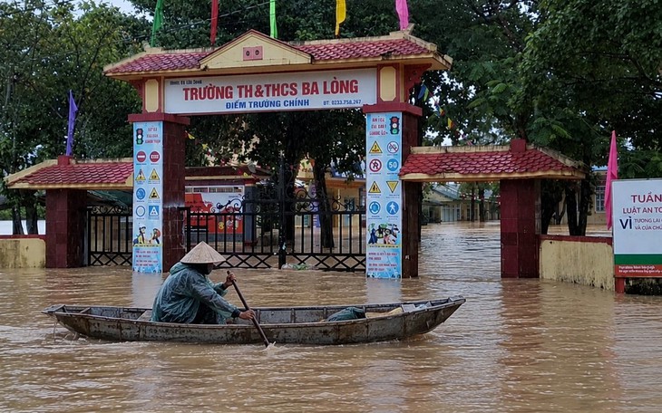 Thanh Hóa: Hàng nghìn học sinh tạm nghỉ học do mưa lớn, ngập lụt - Ảnh 2.