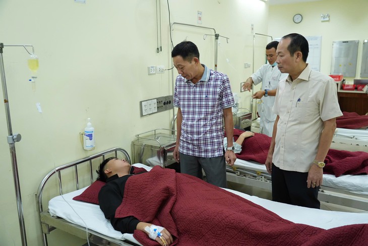 Vụ hơn 180 công nhân ngộ độc thực phẩm ở Huế: Công ty Scavi Huế hỗ trợ toàn bộ chi phí điều trị - Ảnh 1.
