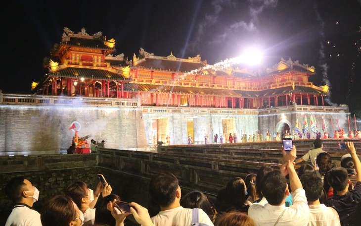 Chủ tịch TP Huế ra cảng nước sâu ở Quảng Trị, tính đường đi cho hàng hóa các khu công nghiệp phía Bắc - Ảnh 4.