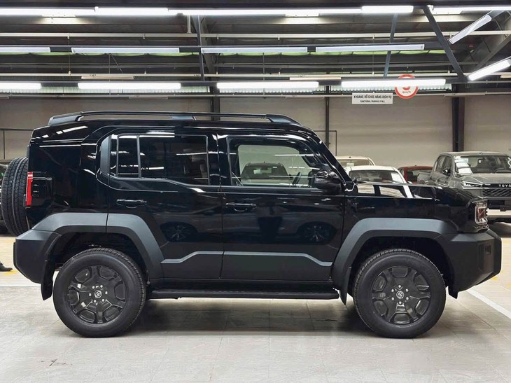 Đắt gần gấp đôi, Toyota Land Cruiser FJ vẫn bán chạy hơn Suzuki Jimny ở Việt Nam - Ảnh 5.