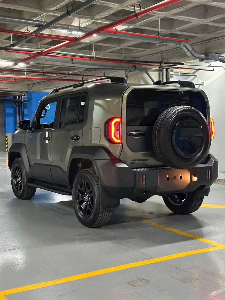 Đắt gần gấp đôi, Toyota Land Cruiser FJ vẫn bán chạy hơn Suzuki Jimny ở Việt Nam - Ảnh 4.