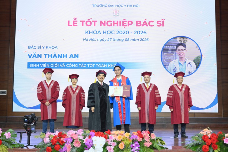 Từng hụt hẫng vì điểm thấp, chàng trai xứ Quảng vào Top 5 bác sĩ nội trú - Ảnh 3.