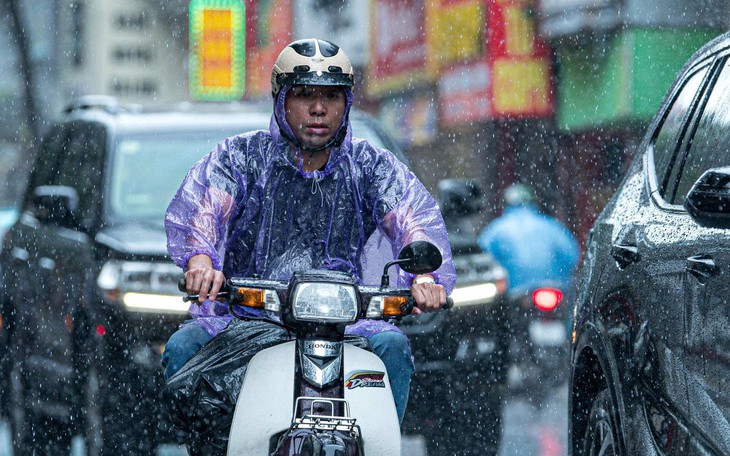 Hoàn lưu áp thấp nhiệt đới gây mưa lớn từ Hà Tĩnh ra đồng bằng Bắc Bộ, có nơi trên 500mm - Ảnh 4.