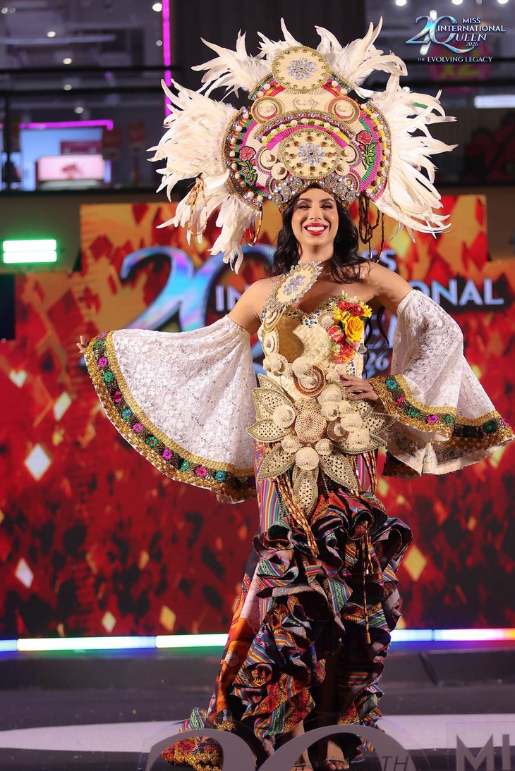 Minh Anh mang mùa bướm Cúc Phương lên sân khấu Miss International Queen - Ảnh 13.