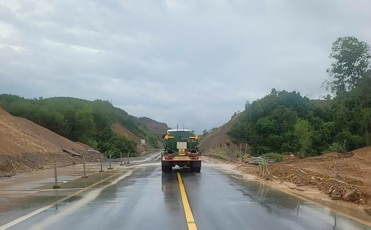 Cao tốc Cam Lộ - La Sơn thông xe trở lại vào ban ngày - Ảnh 1.