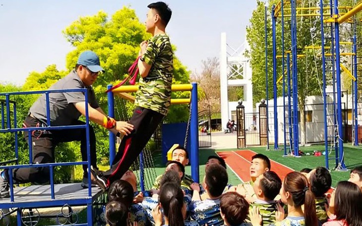 'Nền kinh tế lười' tạo ra nghề đổ rác thuê tại Trung Quốc - Ảnh 2.