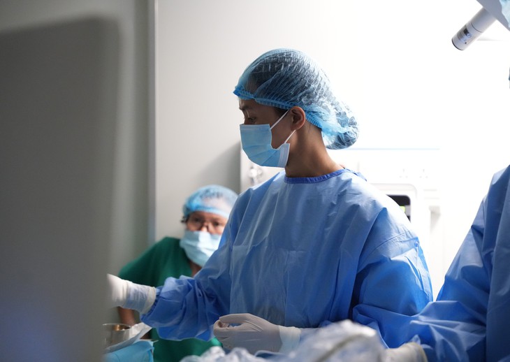 Mệt mỏi, rụng tóc, người phụ nữ 34 tuổi bất ngờ phát hiện ung thư tuyến giáp - Ảnh 1.