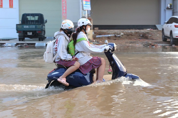 Cần Thơ điều chỉnh lịch học ứng phó mưa lũ và triều cường an toàn cho học sinh - Ảnh 3.