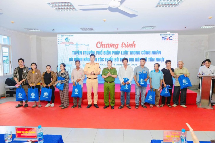 Truyền thông kiến thức pháp luật đến công nhân và kỹ năng số đến gần người dân - Ảnh 3.