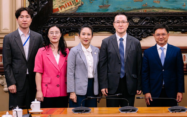 Hàng trăm người cùng hàng tấn thiết bị vào quay phim ở Văn Miếu - Quốc Tử Giám được không? - Ảnh 9.