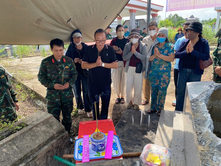 Những hình ảnh thiêng liêng sau 38 năm nằm chung trong mộ tập thể của 17 liệt sĩ Sư đoàn 2 - Ảnh 1.