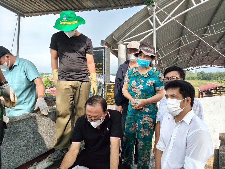 Những hình ảnh thiêng liêng sau 38 năm nằm chung trong mộ tập thể của 17 liệt sĩ Sư đoàn 2 - Ảnh 10.