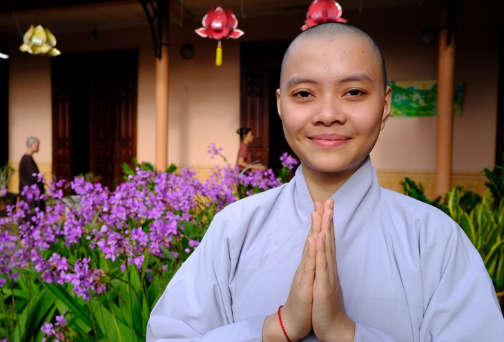 Nữ sinh áo nâu tạm biệt cửa chùa, bước vào cổng trường y Buôn Mê Thuột  - Ảnh 6.