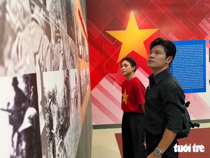 TP.HCM ‘đặt hàng’ văn nghệ sĩ kể chuyện lịch sử bằng nghệ thuật - Ảnh 4.