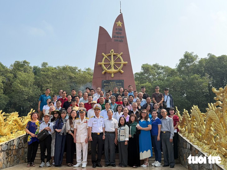 TP.HCM ‘đặt hàng’ văn nghệ sĩ kể chuyện lịch sử bằng nghệ thuật - Ảnh 11.