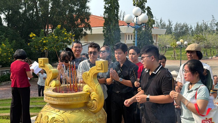 TP.HCM ‘đặt hàng’ văn nghệ sĩ kể chuyện lịch sử bằng nghệ thuật - Ảnh 9.