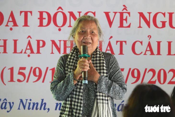Nghệ sĩ Lê Thiện rưng rưng nhớ lần viếng mộ gió soạn giả Trần Hữu Trang cách đây 50 năm - Ảnh 1.