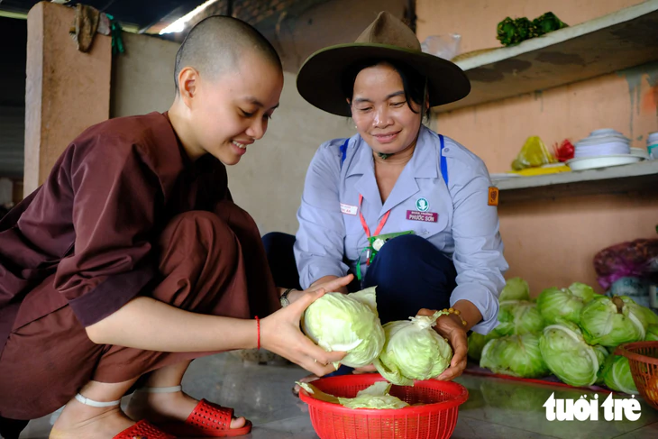Nữ sinh áo nâu tạm biệt cửa chùa, bước vào cổng trường y Buôn Ma Thuột - Ảnh 5.