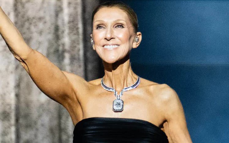 Céline Dion té ngã trên sân khấu concert tại Paris - Ảnh 5.