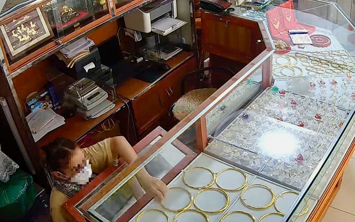 Nguồn gốc chiếc xe hơi chở 4 người nước ngoài trộm tiệm vàng ở Đắk Lắk - Ảnh 3.