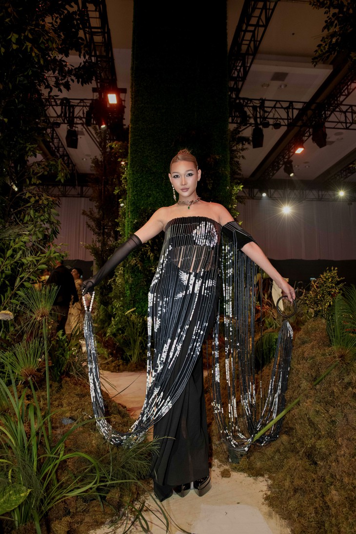 Diệp Linh Châu mang yếm Việt, rèm tái sinh đến Manila Fashion Week - Ảnh 4.
