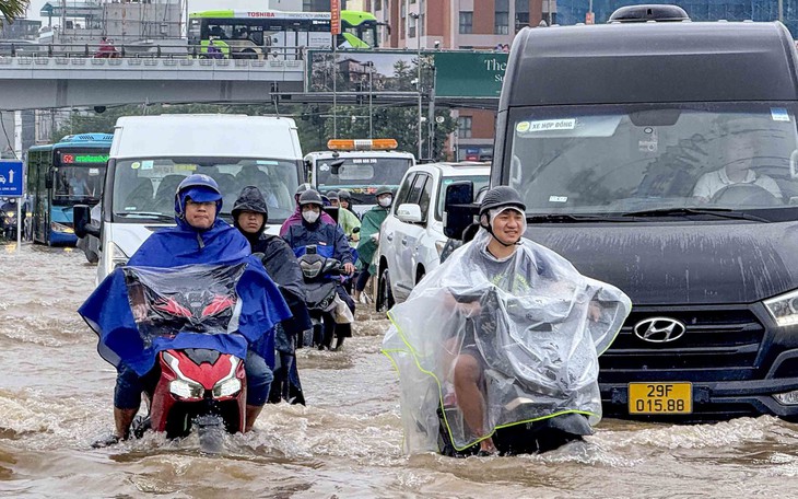 Bắc Bộ, bao gồm Hà Nội, Thanh Hóa và Nghệ An mưa lớn cả đêm, cảnh báo 400 xã có nguy cơ sạt lở - Ảnh 4.