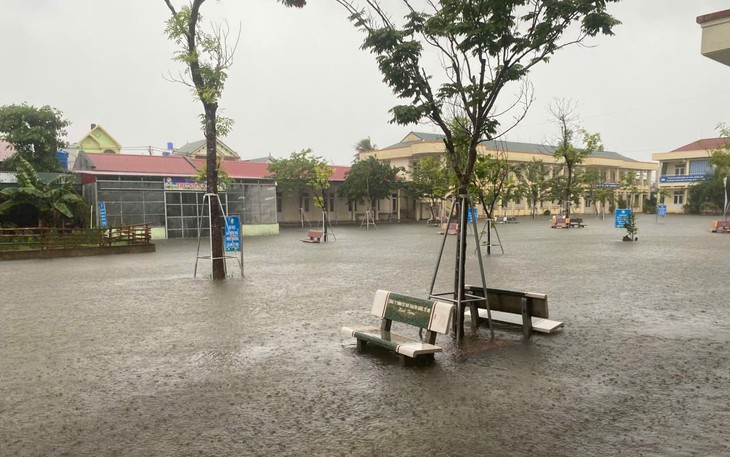 Thanh Hóa: Mưa lớn gây ngập lụt nhiều nơi, đã có nhà dân bị sập đổ - Ảnh 3.