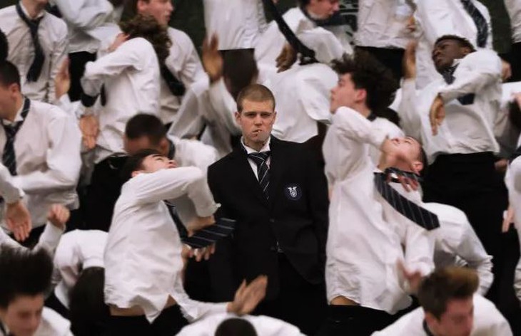 Loạt clip AI 'nhái' điệu nhảy của Yung Lean gây khó chịu - Ảnh 1.