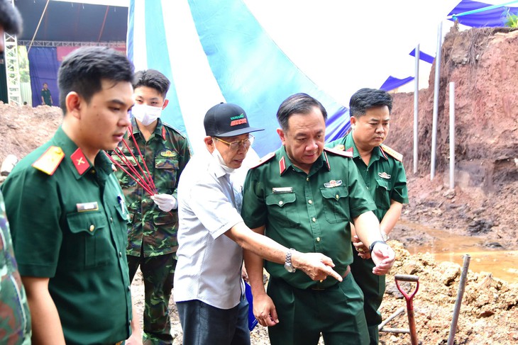 Ngày 16-9: Thấy thêm 14 bộ hài cốt liệt sĩ tại rãnh chôn mới trong công viên Lê Thị Riêng - Ảnh 2.