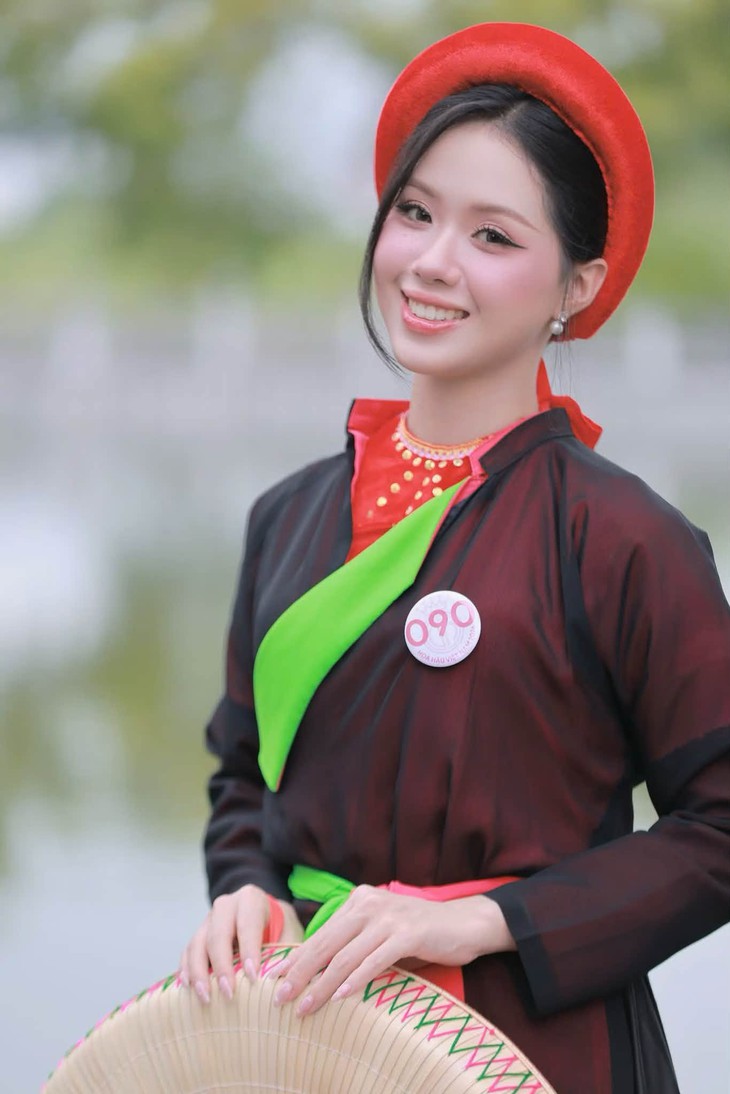 53 người đẹp Hoa hậu Việt Nam 2026 học hát quan họ, têm trầu cánh phượng - Ảnh 11.