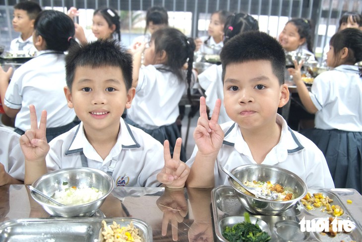 Trường tiểu học công lập 194 tỉ gây sốt với bếp ăn sáng choang, phòng nghỉ bán trú 'xịn sò' - Ảnh 23.
