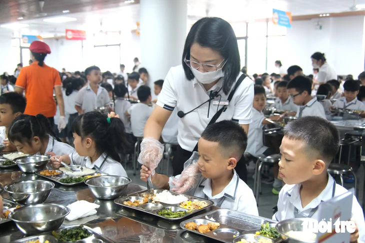 Trường tiểu học công lập 194 tỉ gây sốt với bếp ăn sáng choang, phòng nghỉ bán trú 'xịn sò' - Ảnh 24.