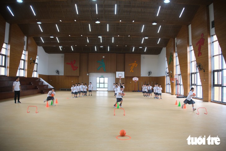 Trường tiểu học công lập 194 tỉ gây sốt với bếp ăn sáng choang, phòng nghỉ bán trú 'xịn sò' - Ảnh 33.